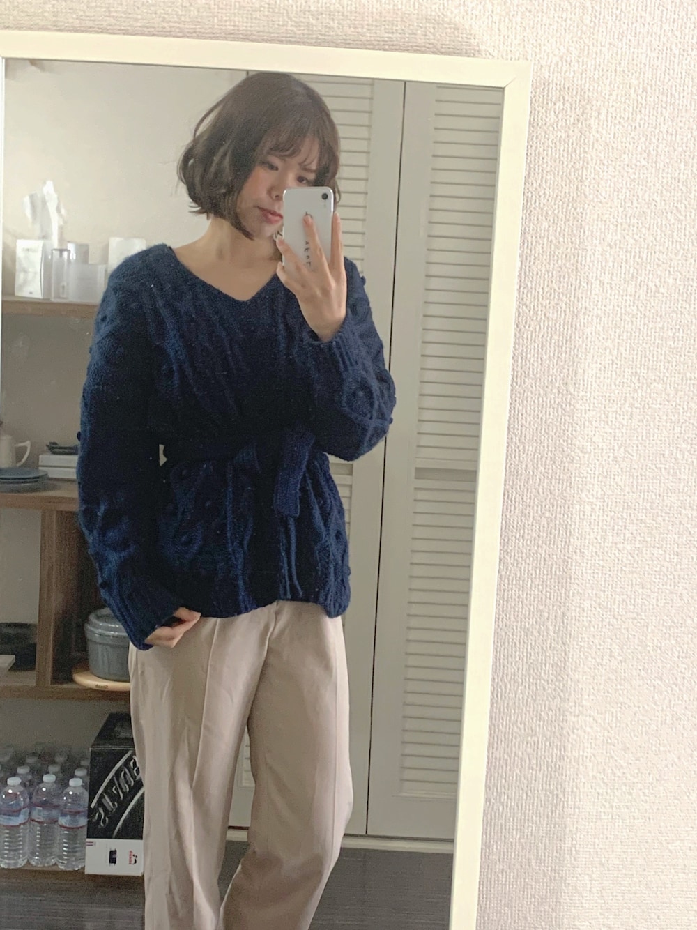 「おうちファッション、ゆるコーデ、ニット、大人カジュアル、オトナカジュアル、休日スタイル、春コーデ、haco!、ネイビー」｜「haco!の＜高橋愛さんコラボ＞ラブ＆ピースプロジェクト　パプコーン編みのウエストマークケーブルニットトップス（ニット/セーター、ブルー系）」を使った、suzuさん（レディース・166cm）の春コーディネートの1枚目の写真