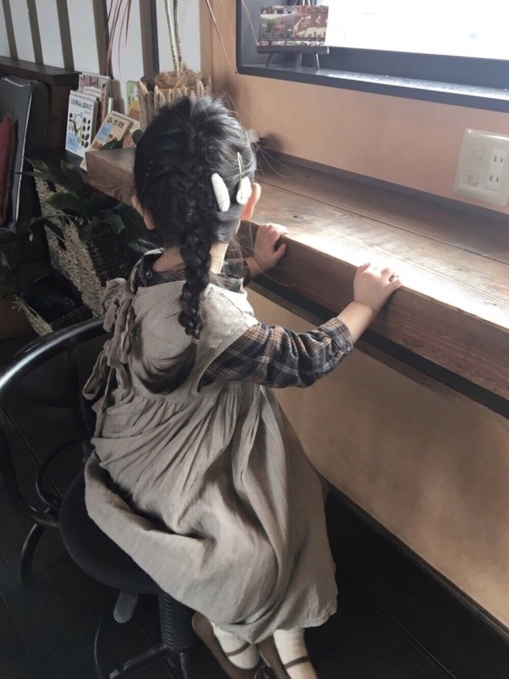 「休日スタイル、キッズコーデ、韓国子供服、プチプラ、おしゃれさんと繋がりたい、おんなのこ、ワンピース、キッズファッション」｜「韓国のアイテム（ワンピース、その他）」を使った、api *✲ﾟ*｡さん（キッズ・90cm）の春コーディネートの1枚目の写真