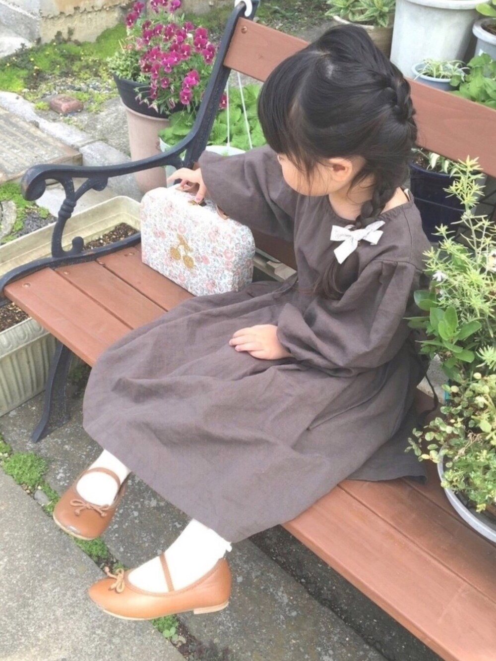 「女の子コーデ、おんなのこ、キッズコーデ、ワンピース、おしゃれさんと繋がりたい、3歳、リバティ、韓国子供服」｜「韓国のアイテム（ワンピース、ブラウン系）」を使った、api *✲ﾟ*｡さん（キッズ・90cm）の春コーディネートの1枚目の写真