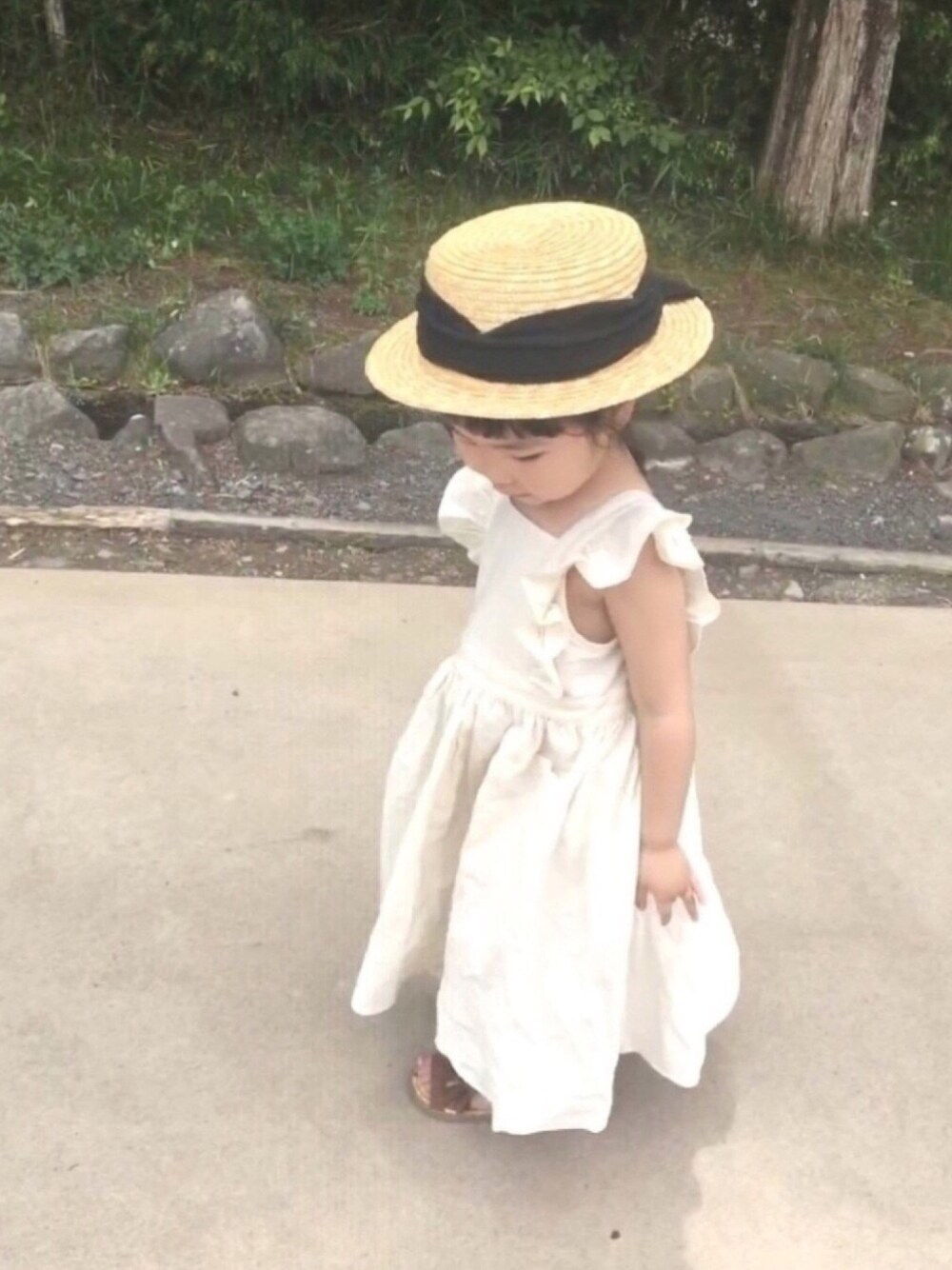 「おんなのこ、キッズファッション、女の子、シンプルコーデ、夏コーデ、3歳、ワンピース、おしゃれさんと繋がりたい、娘コーデ、キッズ」｜「韓国のアイテム（ワンピース、ホワイト系）」を使った、api *✲ﾟ*｡さん（キッズ・90cm）の春コーディネートの1枚目の写真