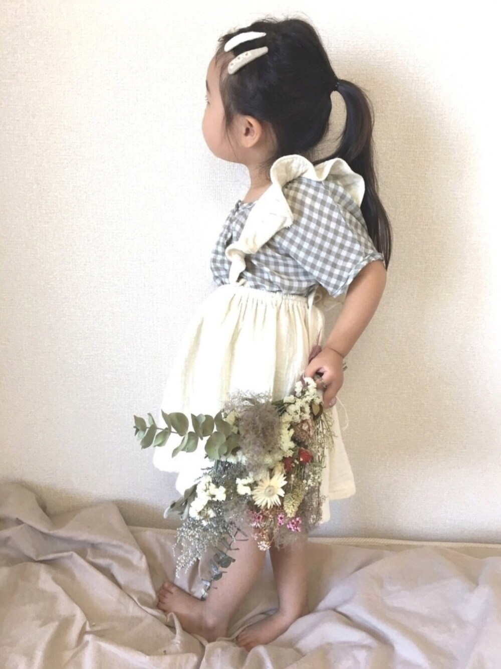 「休日スタイル、おしゃれさんと繋がりたい、女の子、3歳、夏、ギンガムチェック、３歳女の子、ナチュラル」｜「ハンドメイド品のアイテム（ワンピース、ホワイト系）」を使った、api *✲ﾟ*｡さん（キッズ・90cm）の夏コーディネートの1枚目の写真