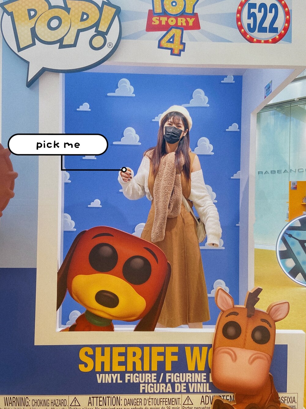 「ootd、女人味、洋裝、鹽系風格、girl、girly、TOY STORY」｜「no brandのアイテム（ハンチング/ベレー帽、ホワイト系）」を使った、GretaYauさん（レディース・168cm）の冬コーディネートの1枚目の写真