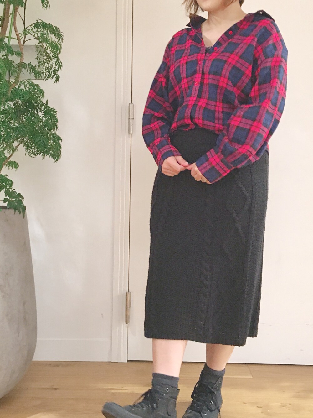 かおりさんの「ケーブル編みタイトスカート（OLIVE des OLIVE）」を使ったコーディネート