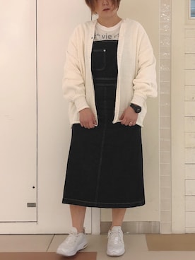 「NIKE」｜「アイテム（ジャンパースカート）」を使った、かおりさん（レディース・162cm）の冬コーディネート