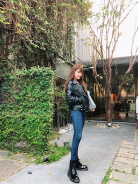 「Dr. Martens（ドクターマーチン）のアイテム（ブーツ、ブラック系）」を使った、Katherineさん（レディース・165cm）の冬コーディネート