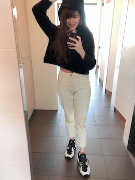 「adidas（アディダス）のアイテム（スニーカー、ブラック系）」を使った、Katherineさん（レディース・165cm）の冬コーディネート