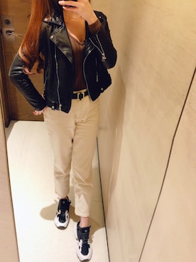 「ZARA（ザラ）のアイテム（チノパンツ、ベージュ系）」を使った、Katherineさん（レディース・165cm）の冬コーディネート