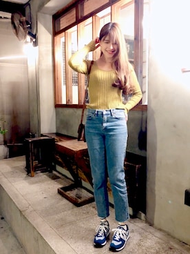 「adidas（アディダス）のアイテム（スニーカー、ブルー系）」を使った、Katherineさん（レディース・165cm）の冬コーディネート