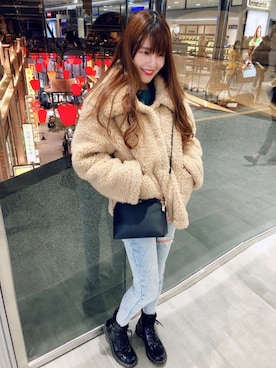 「MICHAEL KORS（マイケルコース）のアイテム（ショルダーバッグ、ブラック系）」を使った、Katherineさん（レディース・165cm）の春コーディネート