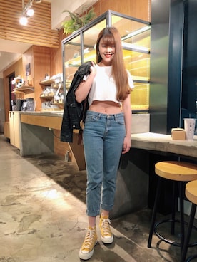 「PULL&BEAR（プルアンドベア）のアイテム（デニムパンツ、ブルー系）」を使った、Katherineさん（レディース・165cm）の春コーディネート