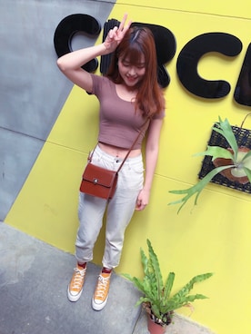 「CONVERSE（コンバース）のアイテム（その他シューズ、イエロー系）」を使った、Katherineさん（レディース・165cm）の春コーディネート