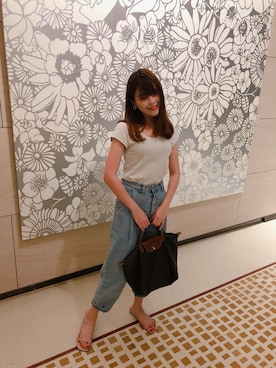 「LONGCHAMP（ロンシャン）のアイテム（ショルダーバッグ、ブラック系）」を使った、Katherineさん（レディース・165cm）の春コーディネート