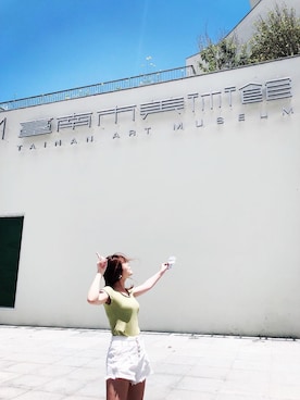 「Bershka（ベルシュカ）のアイテム（カーゴパンツ、ホワイト系）」を使った、Katherineさん（レディース・165cm）の夏コーディネート