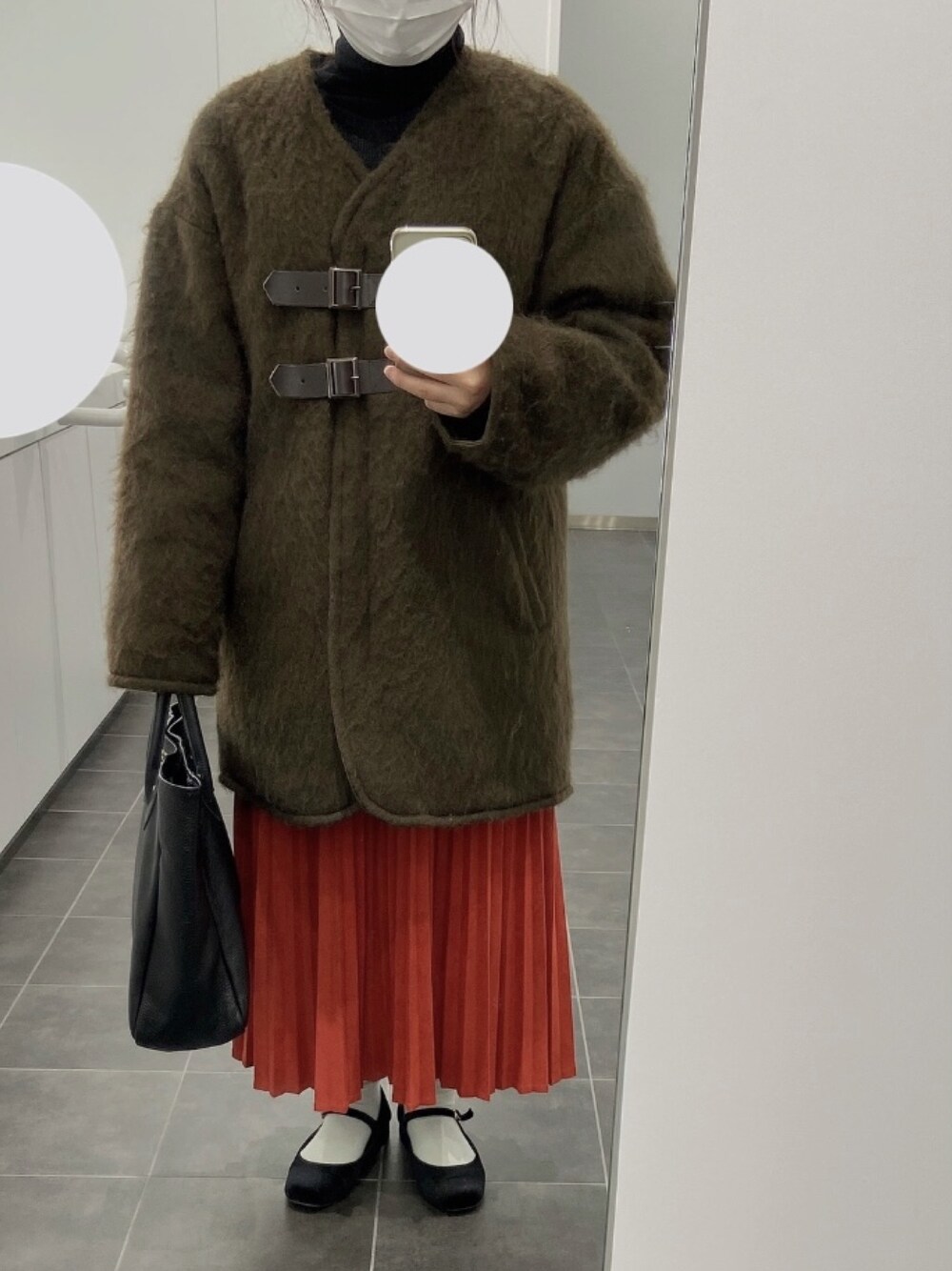 「カジュアル、ootd、ビッグシルエット、バレエシューズ、オレンジ、きれいめカジュアル、FREAK’Ｓ STORE、YOUNG & OLSEN The DRYGOODS STORE、低身長」｜「FREAK'S STOREのFreada/フリーダ　ウールリバーシブルコート(ボアジャケット)（その他アウター、グリーン系）」を使った、糸さん（レディース・150cm）の冬コーディネートの1枚目の写真