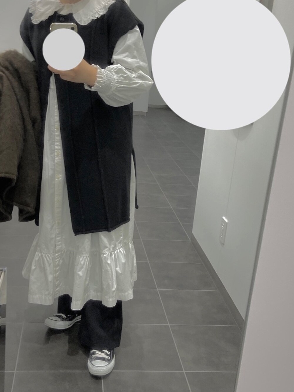 「オトナカジュアル、ラクチンコーデ、低身長コーデ、レイヤード、ロングワンピース、今日のコーデ、ootd、selectmoca」｜「select MOCAの2020 A/W リンキングオーバーベスト/オーバーサイズサイドスリットラウンドネックウールブレンドベスト（ベスト、ブラック系）」を使った、糸さん（レディース・150cm）の冬コーディネートの1枚目の写真