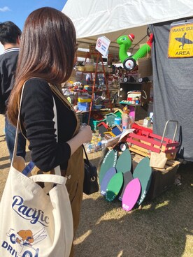 「Carhartt WIP（カーハートダブリューアイピー）のアイテム（サロペット/オーバーオール）」を使った、rinさん（レディース・154cm）の秋コーディネート