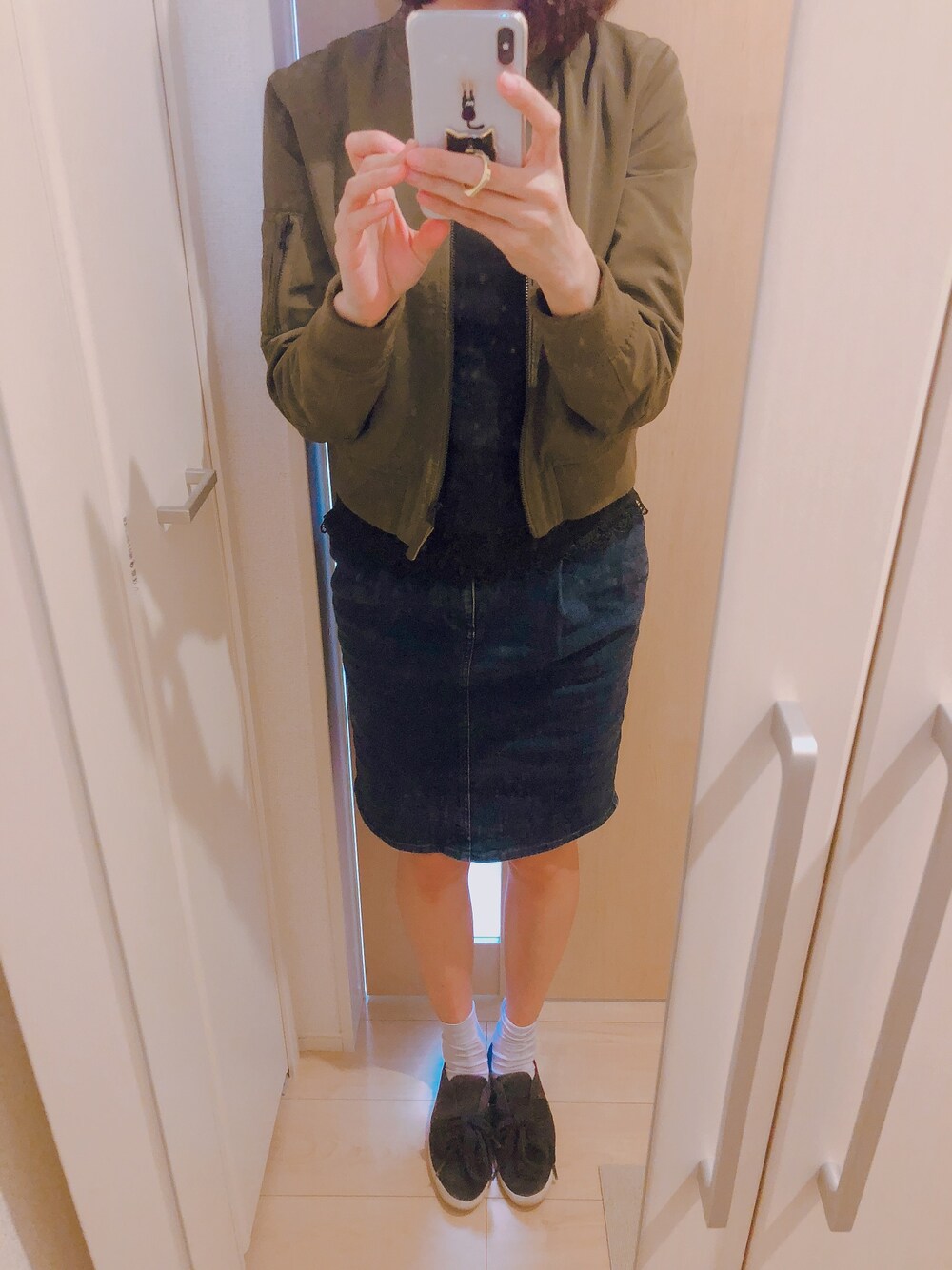 「シンプル、スニーカーコーデ、カジュアル、デニム、カーキ、黒、ラベンダー、UNIQLO、JEANASiS、KBF+」｜「UNIQLOのアイテム（MA-1、グリーン系）」を使った、chiho*さん（レディース・167cm）の春コーディネートの1枚目の写真