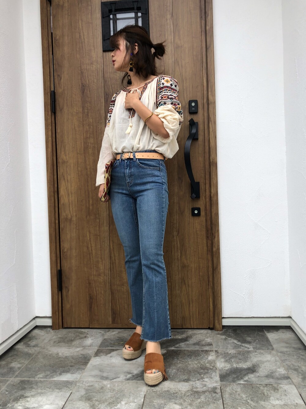 「大人カジュアル、秋コーデ、プチプラ、低身長、laveange、デニムパンツ、フレアパンツ」｜「LAVEANGEのカットオフデニムパンツ（デニムパンツ、ブルー系）」を使った、Agnessさん（レディース・154cm）の秋コーディネートの1枚目の写真