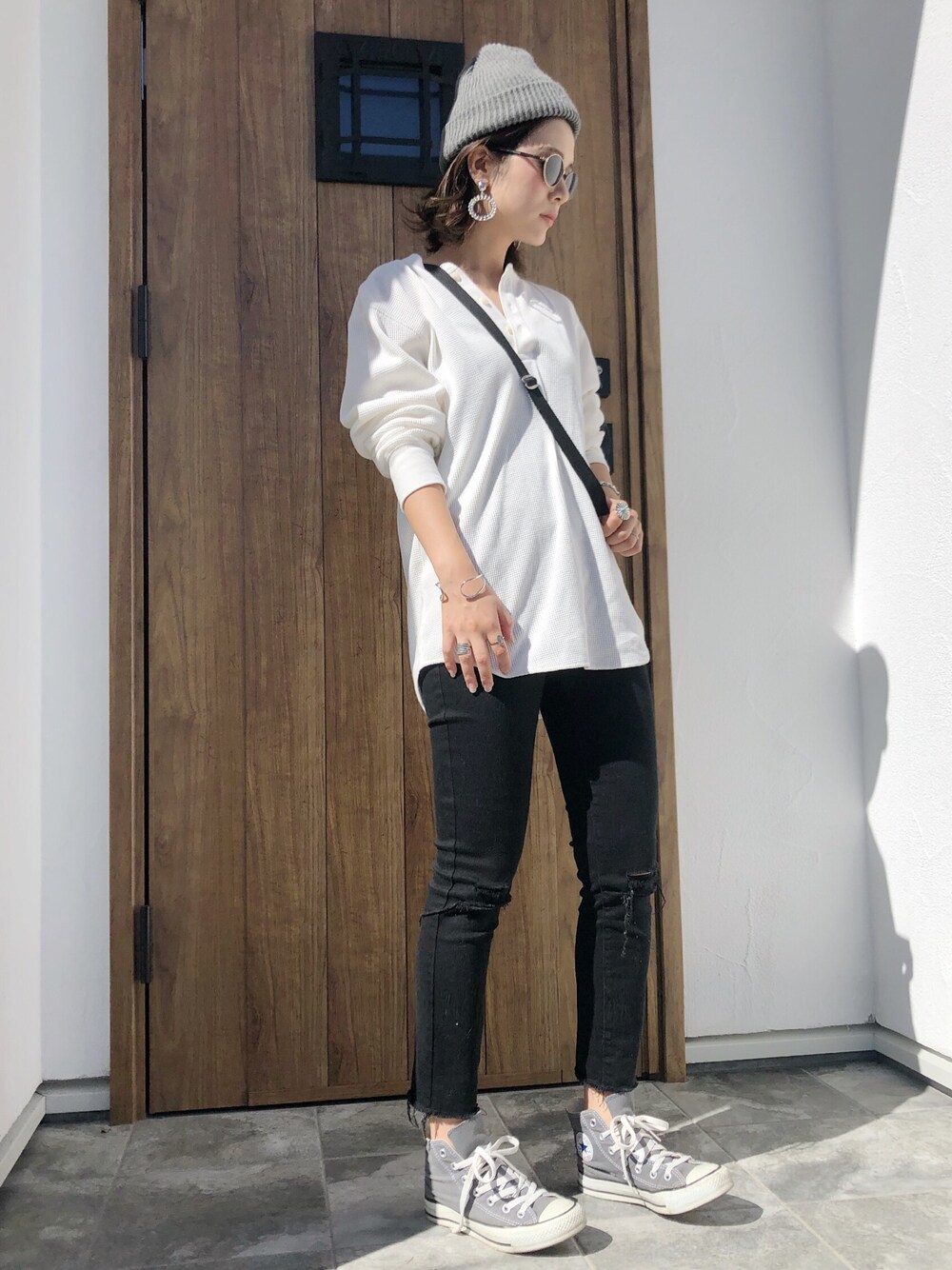 「ユニクロ、ユニジョ、スニーカー、コンバース、converse、ワッフル、スキニー、低身長」｜「UNIQLOのワッフルヘンリーネックT（長袖）（Tシャツ/カットソー、ホワイト系）」を使った、Agnessさん（レディース・154cm）の秋コーディネートの1枚目の写真