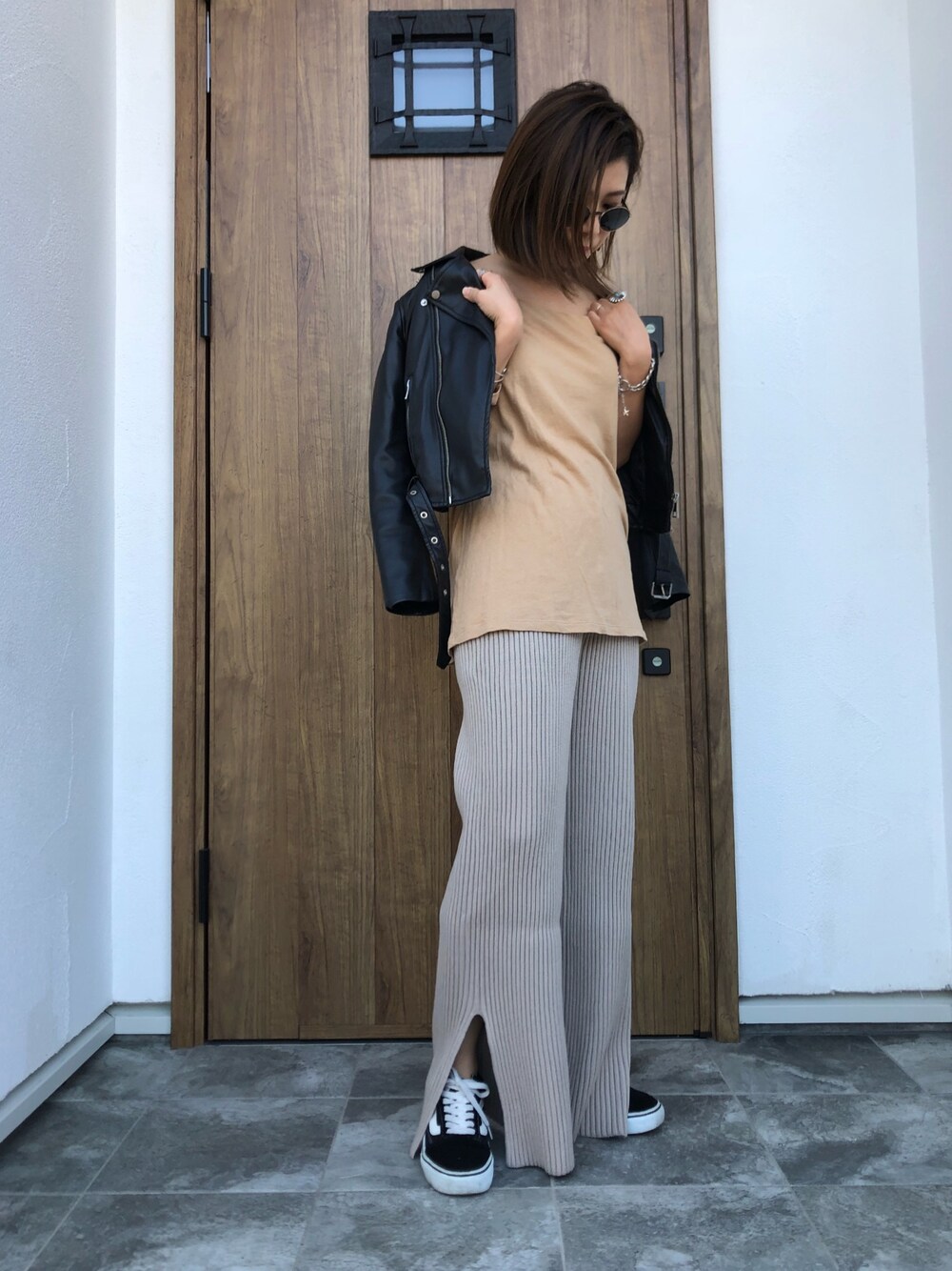 「ライダース、ニットパンツ、VANS、laveange、低身長、サングラス、おしゃれさんと繋がりたい、秋コーデ、楽チンコーデ、オトナカジュアル」｜「LAVEANGEのストレートリブニットパンツ（その他パンツ、グレー系）」を使った、Agnessさん（レディース・154cm）の秋コーディネートの1枚目の写真