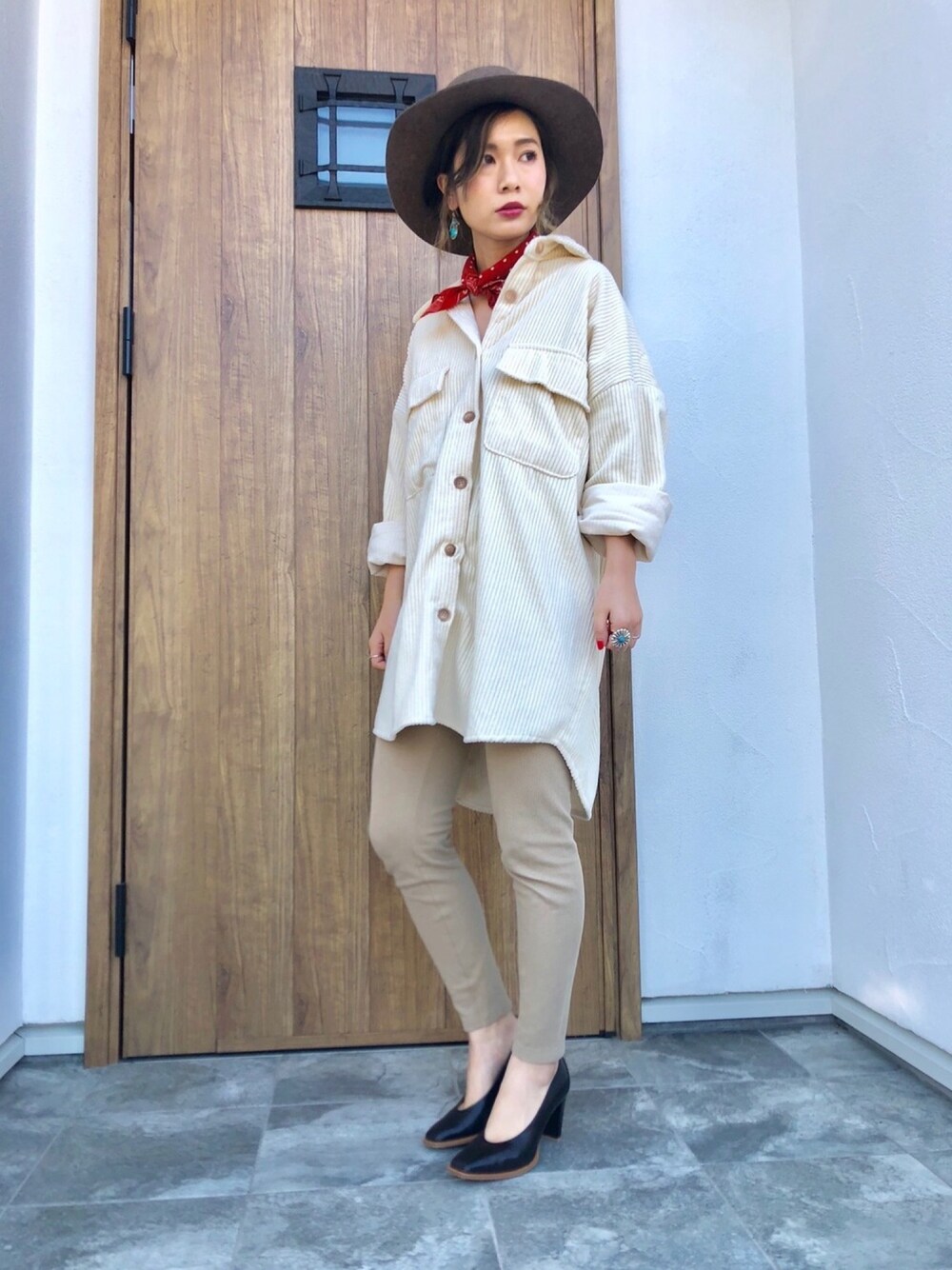 「秋冬コーデ、コーデュロイ、コーデュロイシャツ、Ungrid、laveange、UNIQLO、KATIM、ZOZO公認ユーザー」｜「LAVEANGEのオーバーサイズコーデュロイシャツ（シャツ/ブラウス、ベージュ系）」を使った、Agnessさん（レディース・154cm）の秋コーディネートの1枚目の写真