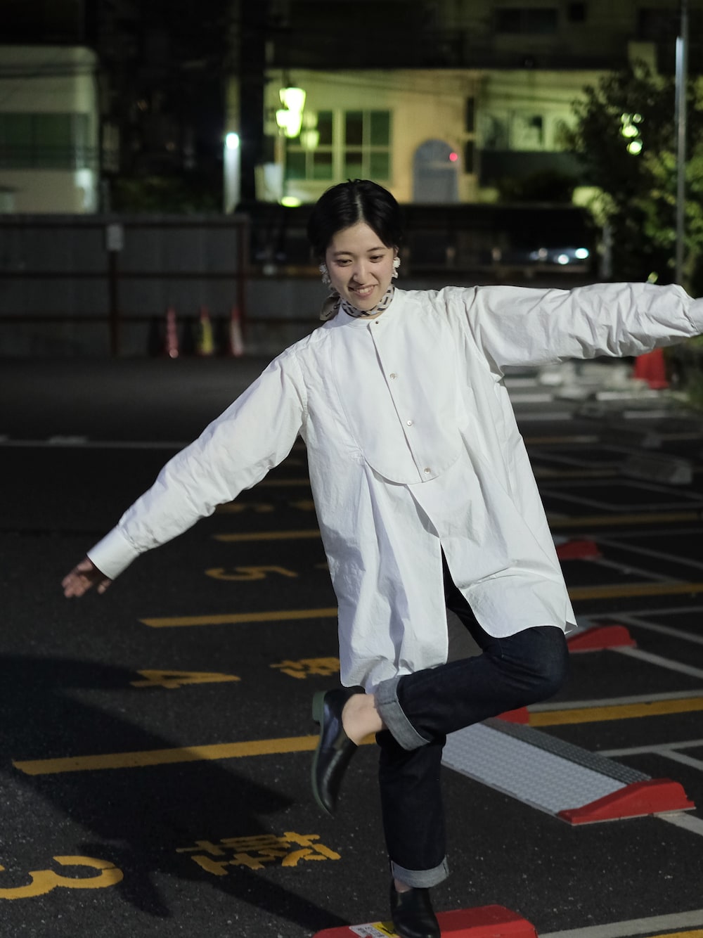 「秋のコーデ、秋服、デニム、白シャツ、白シャツ×デニム」｜「77circaのアイテム（シャツ/ブラウス、ホワイト系）」を使った、naeさん（レディース・161cm）の秋コーディネートの1枚目の写真