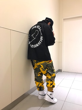 「KaneZ（ケインズ）のアイテム（カーゴパンツ）」を使った、柏木　翔真さん（メンズ・165cm）の秋コーディネート