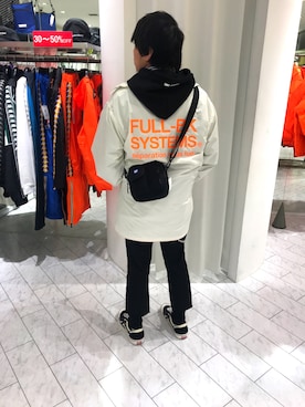「WHITELAND（ホワイトランド）のアイテム（ボディバッグ/ウエストポーチ）」を使った、柏木　翔真さん（メンズ・165cm）の冬コーディネート