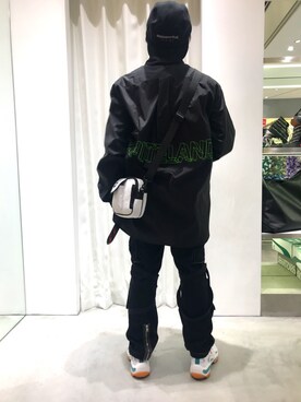 「WHITELAND（ホワイトランド）のアイテム（ボディバッグ/ウエストポーチ）」を使った、柏木　翔真さん（メンズ・165cm）の冬コーディネート