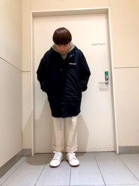 「WHITELAND BLACKBURN」｜「アイテム（ステンカラーコート）」を使った、柏木　翔真さん（メンズ・165cm）の冬コーディネート