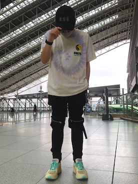 「KaneZ（ケインズ）のアイテム（Tシャツ/カットソー）」を使った、柏木　翔真さん（メンズ・165cm）の夏コーディネート