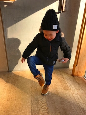 「OSHKOSH（オシュコシュ）のアイテム（スニーカー）」を使った、haruさん（キッズ・100cm）の冬コーディネート