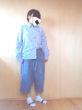「TOMMY HILFIGER（トミーヒルフィガー）のアイテム（シャツ/ブラウス、ブルー系）」を使った、YUさん（レディース・156cm）の春コーディネート