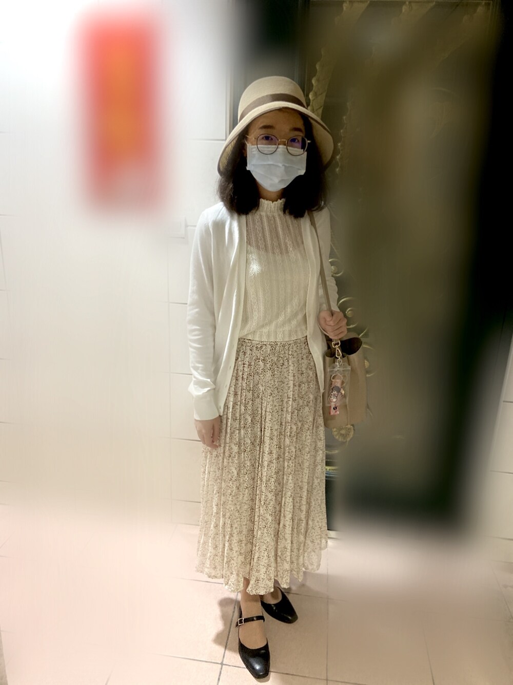「ootd、夏、スカート、レース、麦わら帽子、マスク」｜「GUのレースT(ノースリーブ)（Tシャツ/カットソー、ホワイト系）」を使った、中田さん（レディース・155cm）の秋コーディネートの1枚目の写真