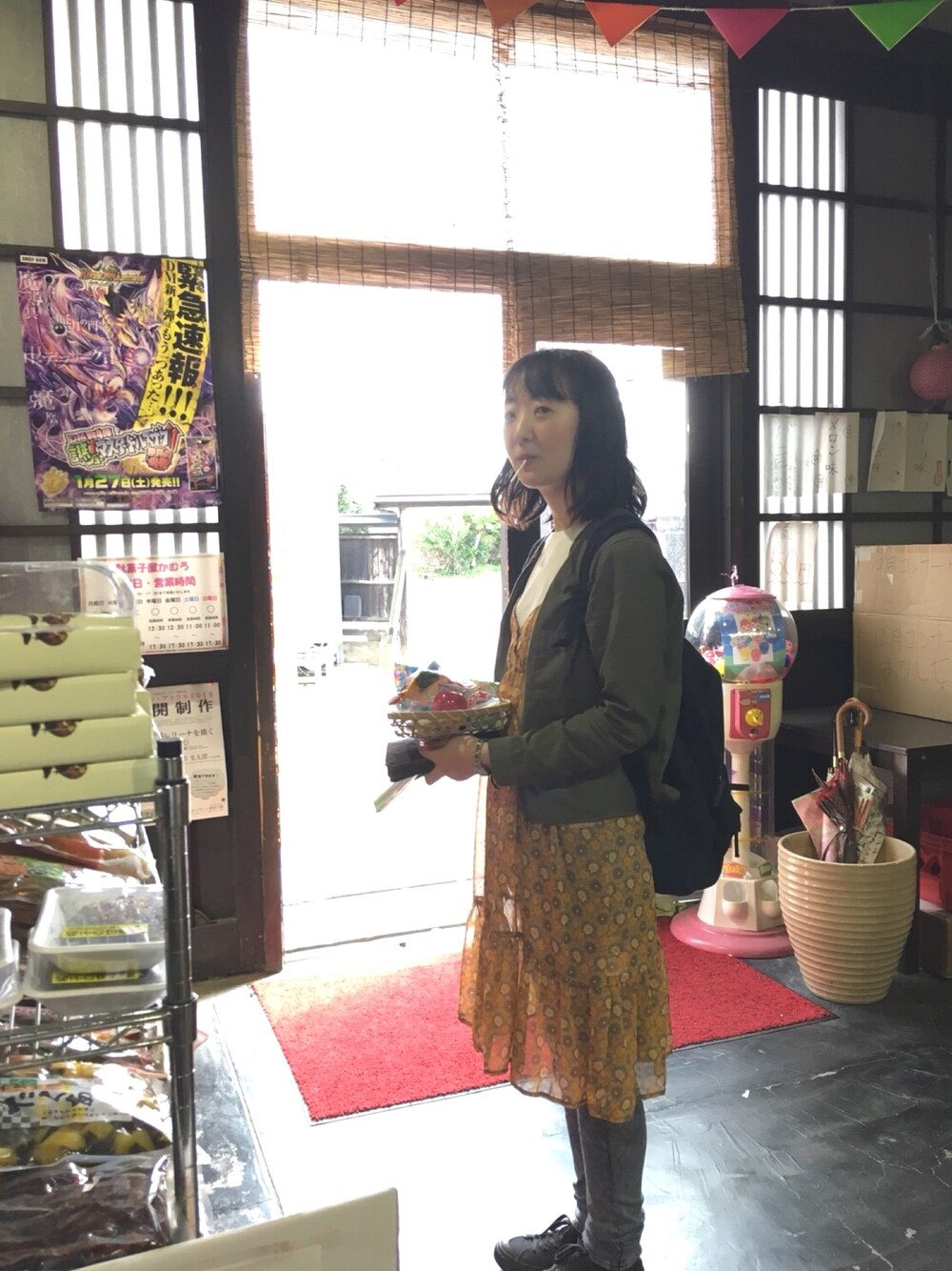 「休日スタイル、ラクチンコーデ、シンプル」｜「3can4onのアイテム（ワンピース、イエロー系）」を使った、ふみかさん（レディース・164cm）の春コーディネートの1枚目の写真