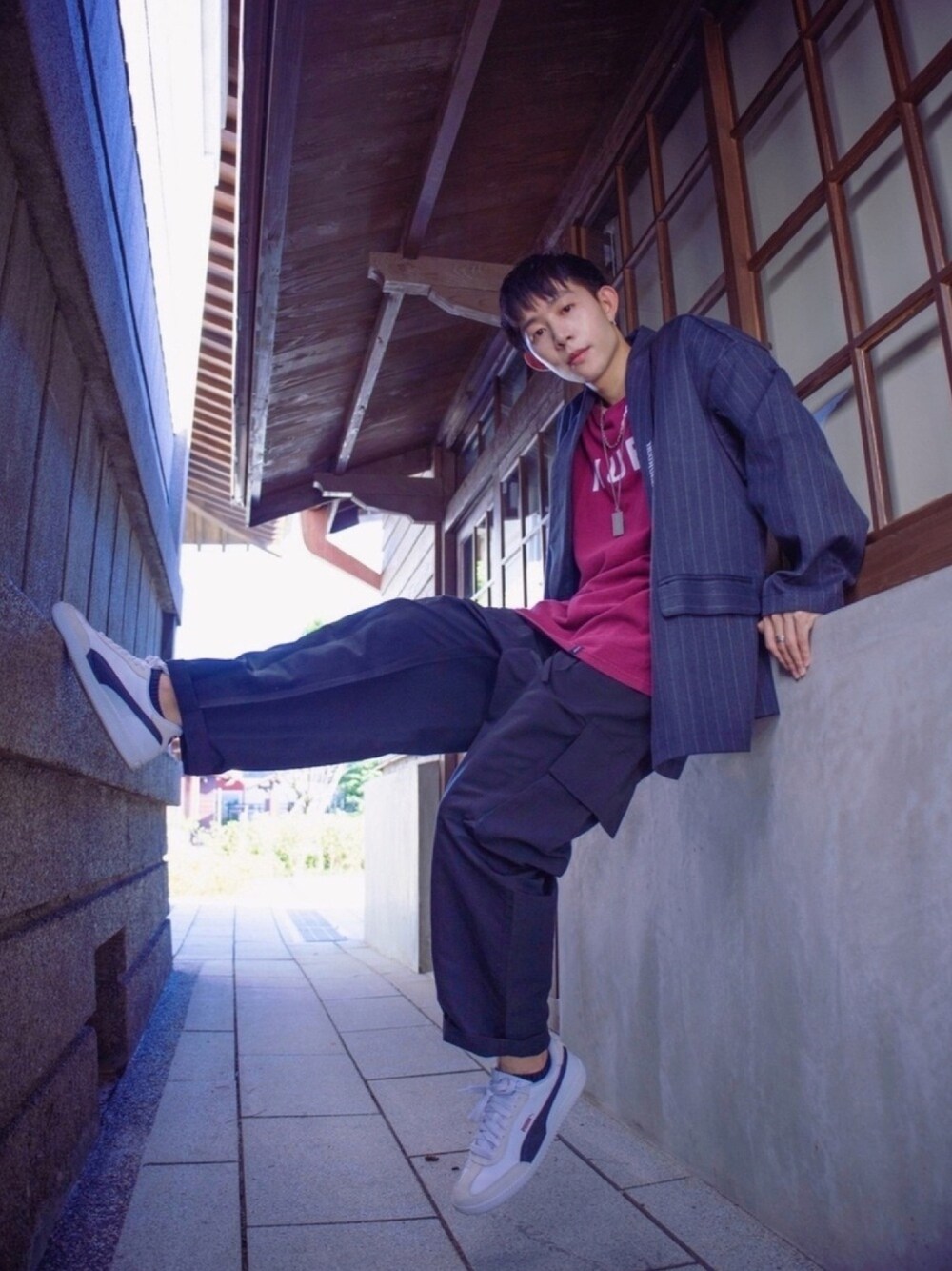 「Japan、korea、Taiwan、日系极简、韓系、ootd、oversize、コーディネート、데일리룩、menswear」｜「plain-meのアイテム（スラックス、ブラック系）」を使った、StakyRedさん（メンズ・170cm）の秋コーディネートの1枚目の写真