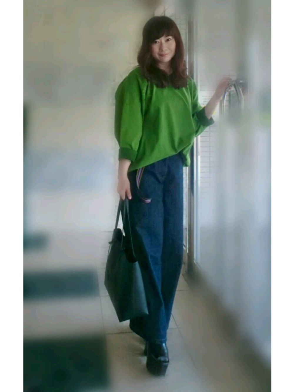 「ステラマッカートニー、stellamccartney、driesvannoten、ドリスヴァンノッテン、YSL、SAINTLAURENTPARIS、サンローランバッグ、サンローランパリ、MARNI」｜「STELLA McCARTNEYのアイテム（スウェット、グリーン系）」を使った、ヨウコさん（レディース・161cm）の春コーディネートの1枚目の写真