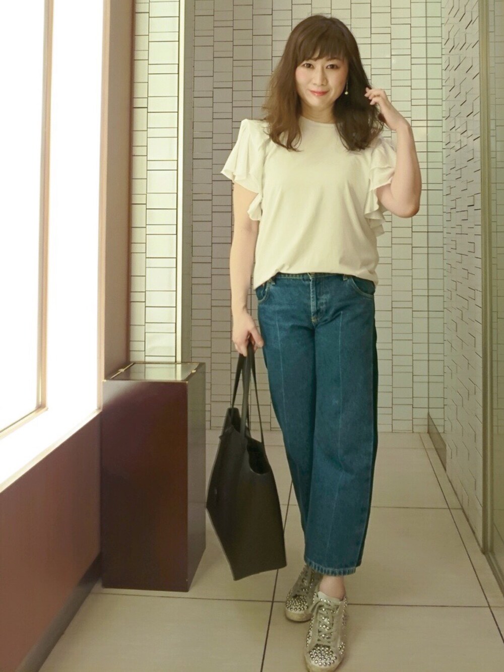 「夏セールで買いました、Stella McCartney、BALENCIAGA、GOLDEN GOOSE DELUXE BRAND、GOLDEN GOOSE、saint laurent paris、Saint Laurent、YSL、きれいめカジュアル、デニム」｜「STELLA McCARTNEYのアイテム（Tシャツ/カットソー、ホワイト系）」を使った、ヨウコさん（レディース・161cm）の夏コーディネートの1枚目の写真