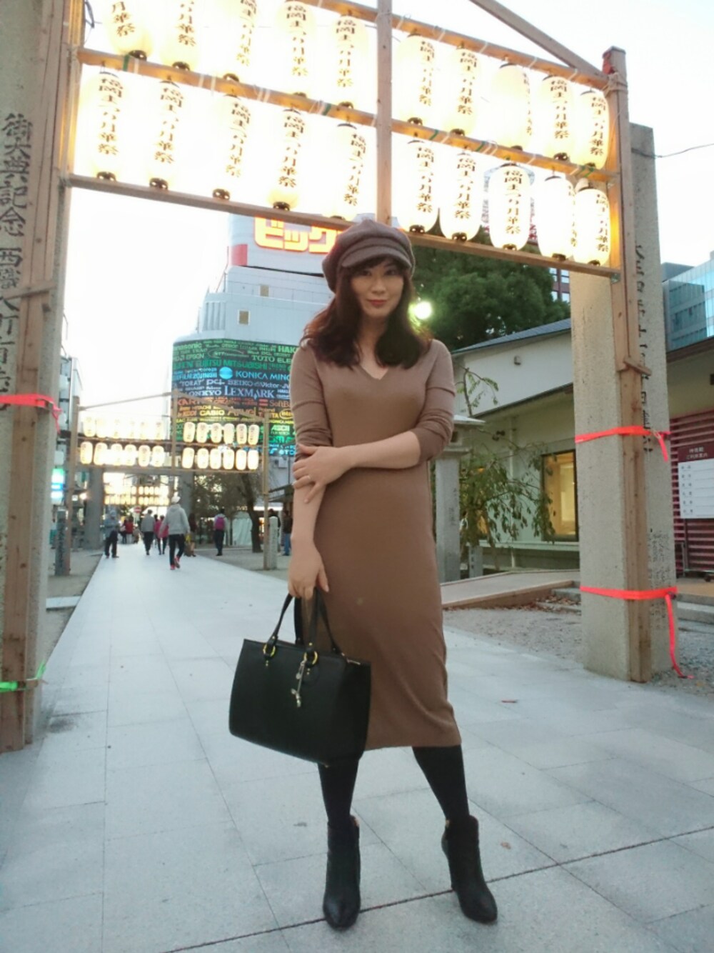 「Chloe、クロエ、MM6、Muhlbauer、petiterobenoire、ニットワンピース、キャスケット、ブラウン」｜「MUHLBAUERのアイテム（キャスケット、ブラウン系）」を使った、ヨウコさん（レディース・161cm）の秋コーディネートの1枚目の写真
