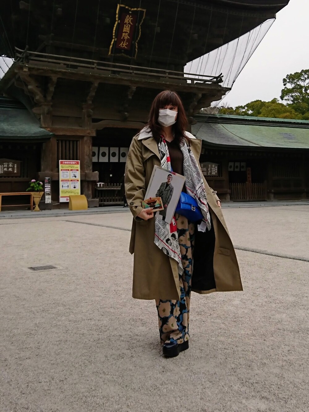 「vetements、ISABEL MARANT ETOILE、BALENCIAGA、BALENCIAGA hourglass、バレンシアガ、バレンシアガ バッグ、バレンシアガ アワーグラス、ヴェトモン、christian wijnants」｜「VETEMENTSのアイテム（トレンチコート、ベージュ系）」を使った、ヨウコさん（レディース・161cm）の春コーディネートの1枚目の写真