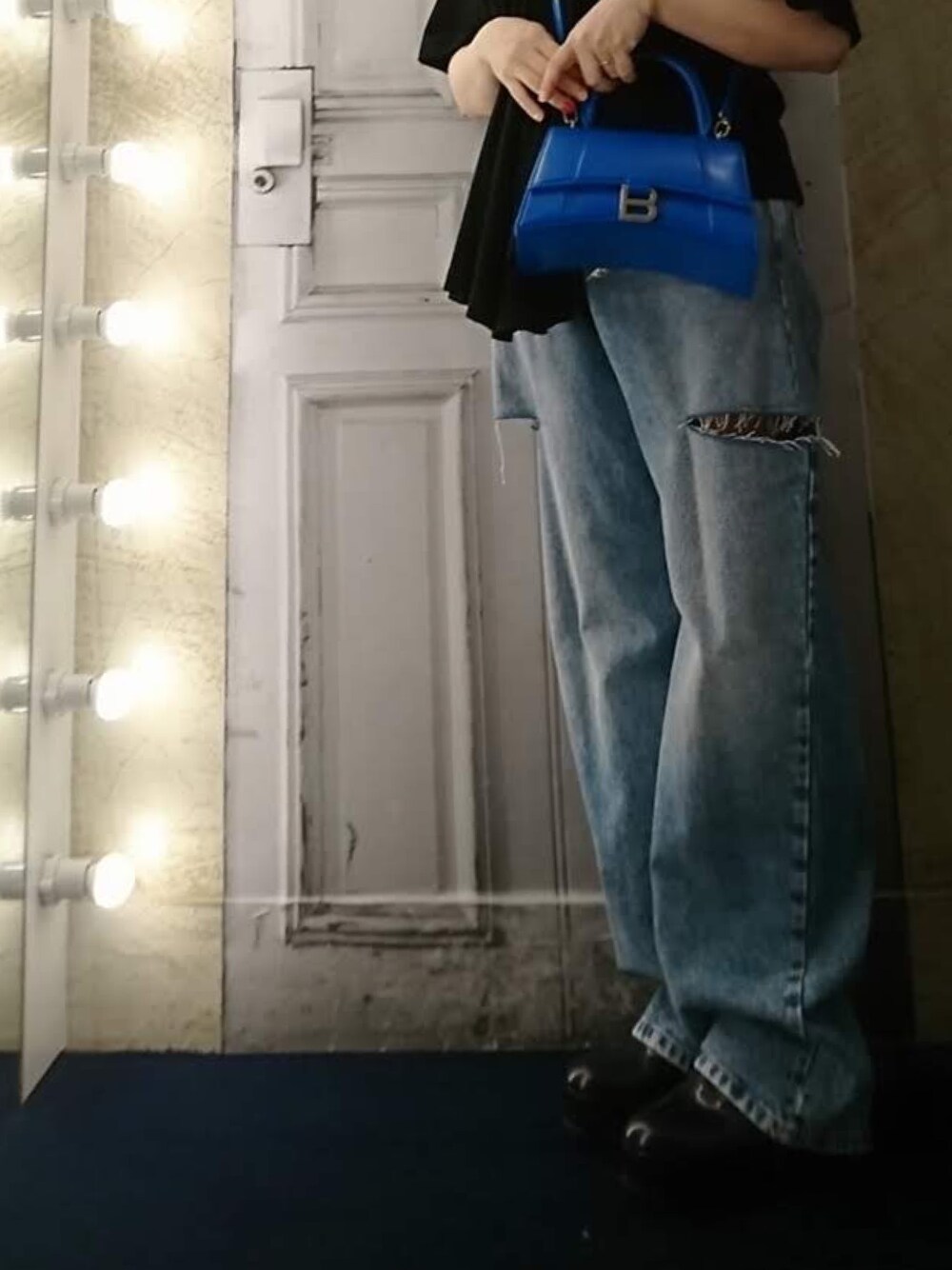 「バレンシアガ、BALENCIAGA、Maison Margiela」｜「Maison Margielaのアイテム（デニムパンツ、ブルー系）」を使った、ヨウコさん（レディース・161cm）の春コーディネートの1枚目の写真