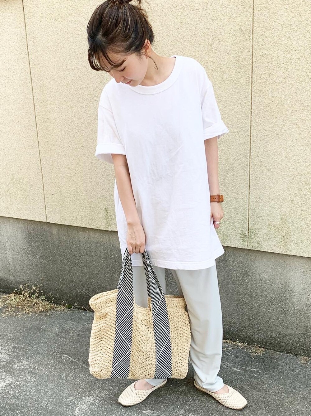 「シンプルコーデ、パンツスタイル、夏コーデ、ラフ、ラクチンコーデ、淡色コーデ、低身長コーデ、ビッグT、プチプラ、Tシャツ」｜「GUのアイテム（Tシャツ/カットソー、ホワイト系）」を使った、pirochanさん（レディース・146cm）の夏コーディネートの1枚目の写真