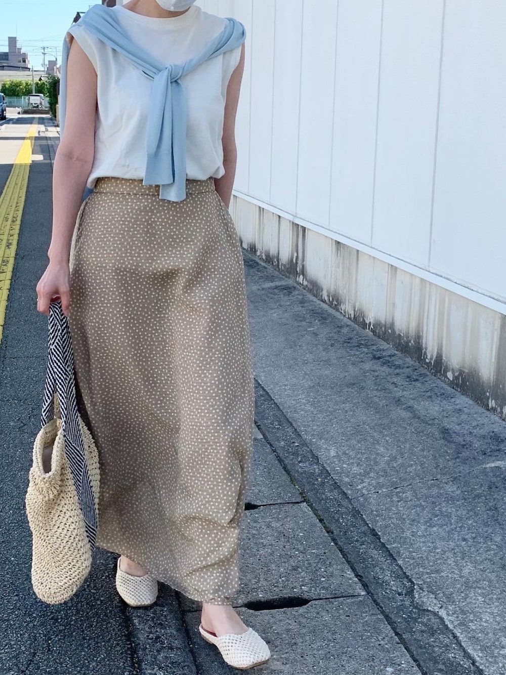 「プチプラ、低身長、夏コーデ、ロングスカート、キレイめ、スカート、おしゃれさんと繋がりたい、ノースリーブ、カーディガン、低身長コーデ」｜「KBFの深VネックSETスウェット（スウェット、ホワイト系）」を使った、pirochanさん（レディース・146cm）の夏コーディネートの1枚目の写真