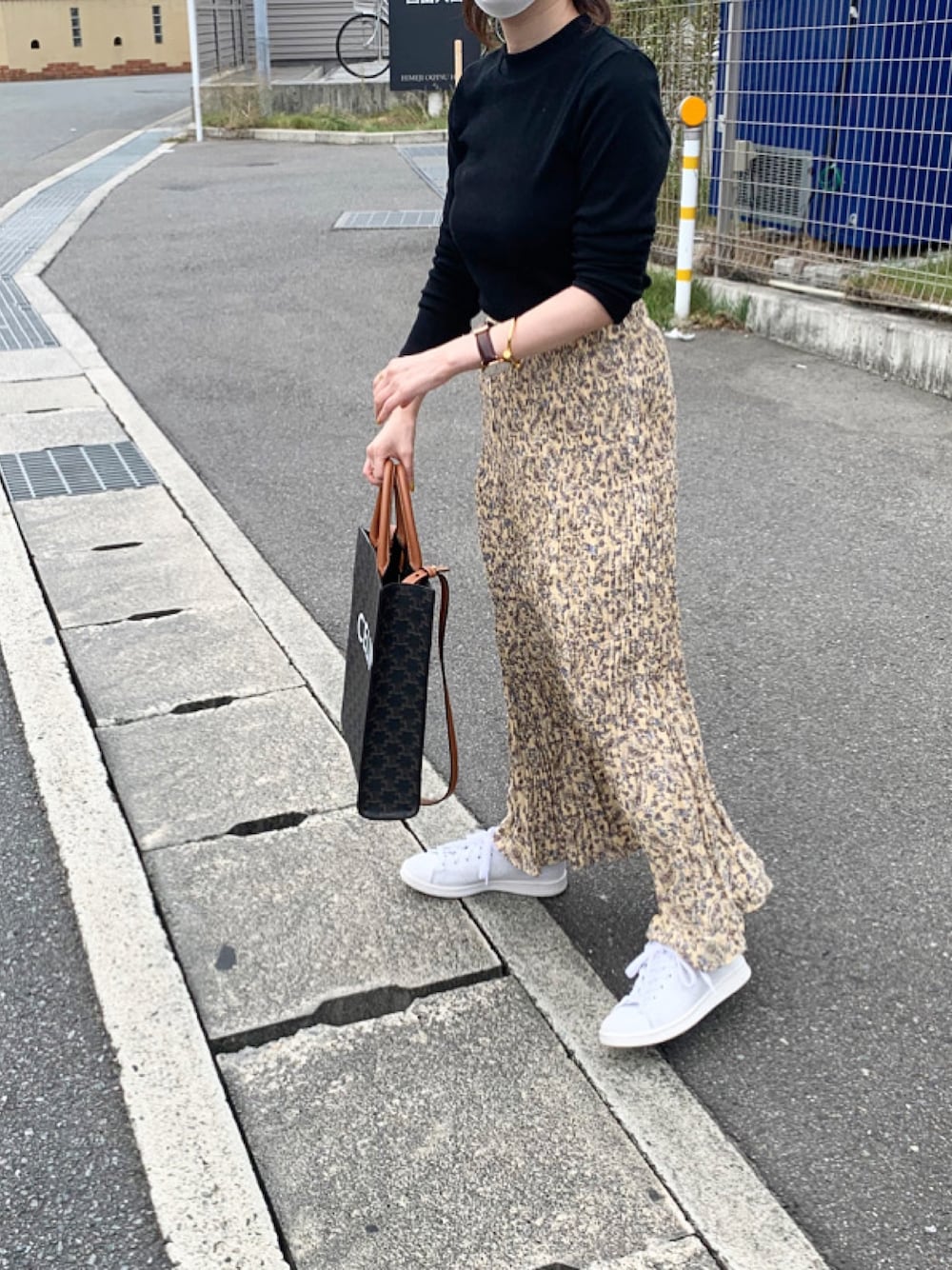 「オトナカジュアル、秋服準備はじめました、低身長コーデ、休日スタイル、スニーカーコーデ、ブラック、いいね、save、フォローお願いします🤑、おしゃれさんと繋がりたい、低身長、スカート」｜「Instagramよかったら見て下さい☺️💕のアイテム（その他、その他）」を使った、pirochanさん（レディース・146cm）の秋コーディネートの1枚目の写真
