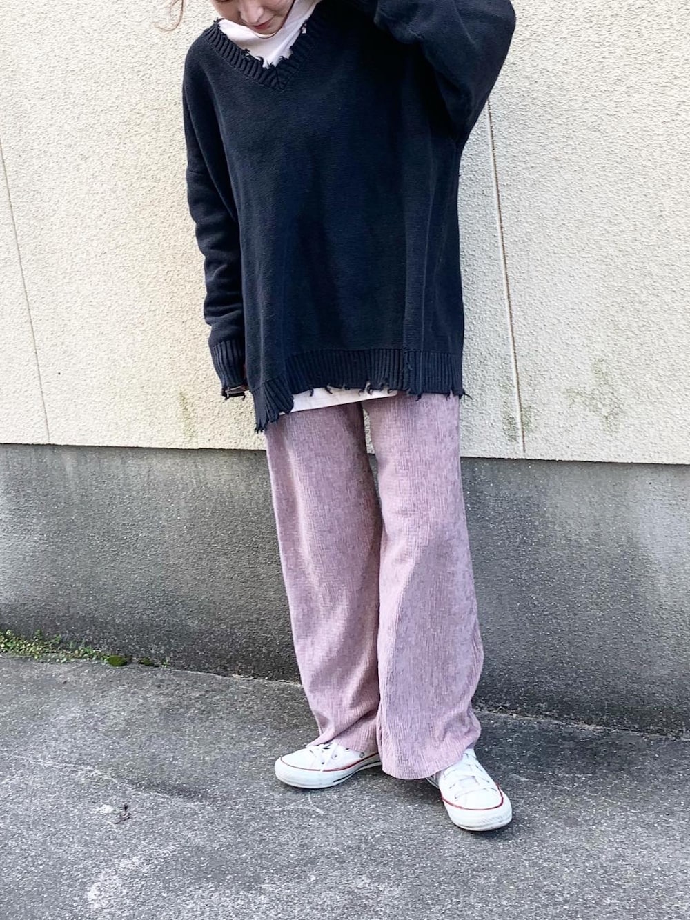 「低身長、カジュアルコーデ、レイヤードスタイル、GRL、ラフ、converse、ボリューム袖、低身長コーデ、ニット」｜「cepoのアイテム（パンツ、ピンク系）」を使った、pirochanさん（レディース・146cm）の冬コーディネートの1枚目の写真