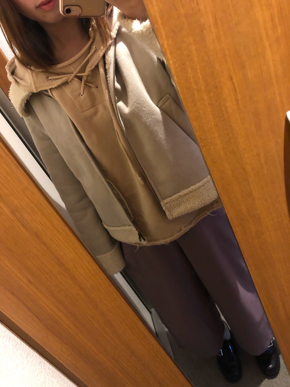 「カラーパンツ、春カラー、低身長コーデ、大人ガーリー」｜「Kastaneのアイテム（パーカー、ベージュ系）」を使った、まぁむさん（レディース・156cm）の冬コーディネートの1枚目の写真