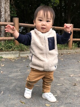 「babygap」｜「アイテム（スウェット）」を使った、まゆかびごんさん（キッズ・80cm）の春コーディネート