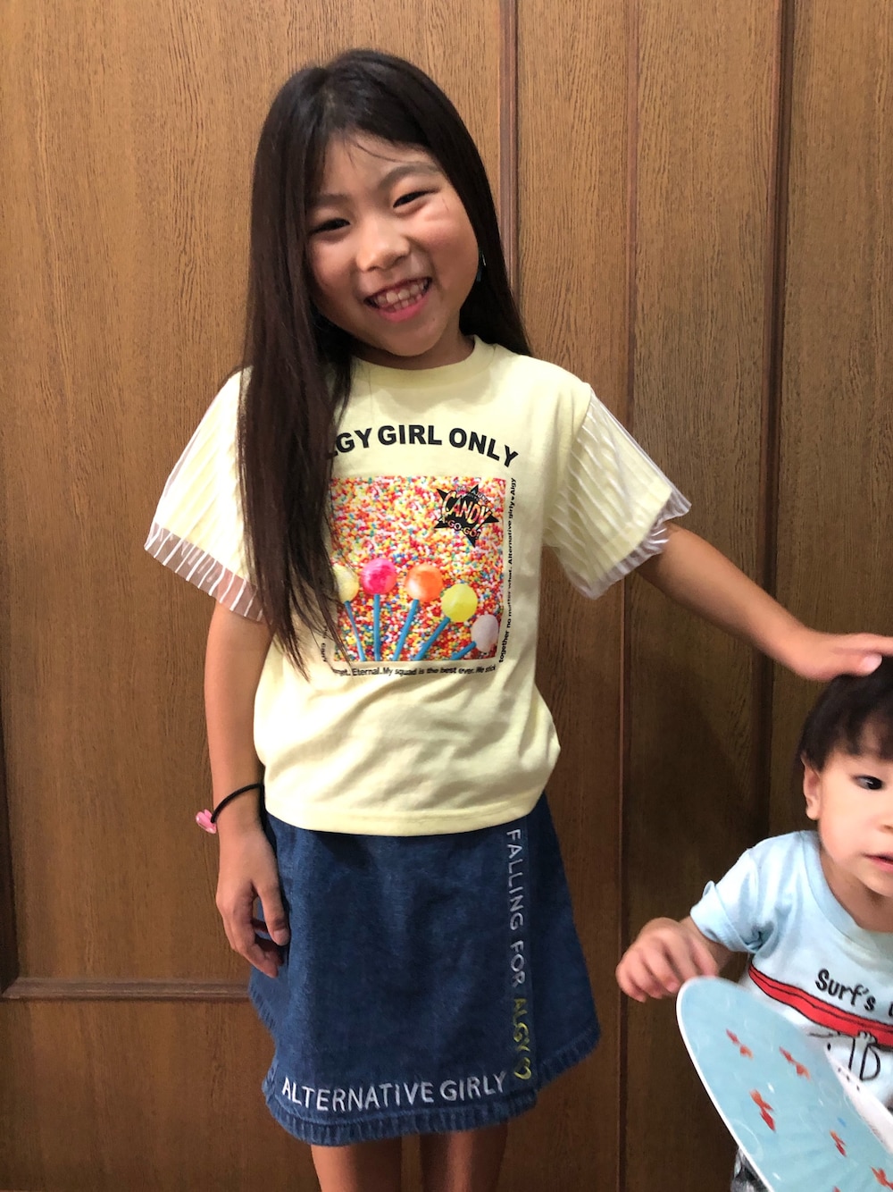 「ALGY、こどもコーデ、夏休み、女の子、小学生」｜「algyのアイテム（Tシャツ/カットソー、イエロー系）」を使った、さくらんぼさん（キッズ・123cm）の夏コーディネートの1枚目の写真