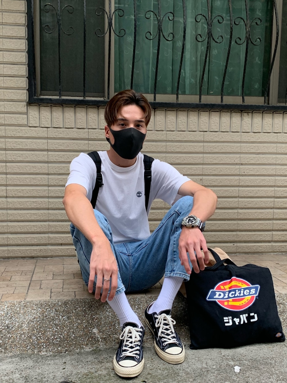 「街頭穿搭、休閒、日系極簡、白T」｜「Timberlandのメンズ 半袖 バック ツリー グラフィック Tシャツ（Tシャツ/カットソー、ホワイト系）」を使った、jeremy さん（メンズ・176cm）の春コーディネートの1枚目の写真