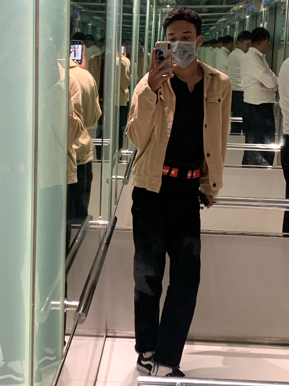 「SQUADのアイテム（ベルト、レッド系）」を使った、jeremy さん（メンズ・176cm）の秋コーディネートの1枚目の写真